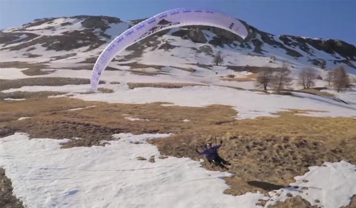 Home flight : une superbe descente en parapente dans les Alpes